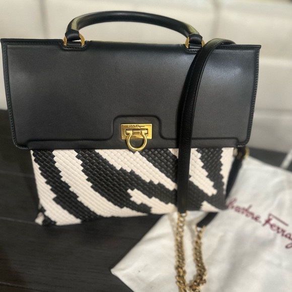 AUTHENTIC Salvatore Ferragamo Trifoluo Top Handle Bag Woven Leather Medium - Picture 16 of 16